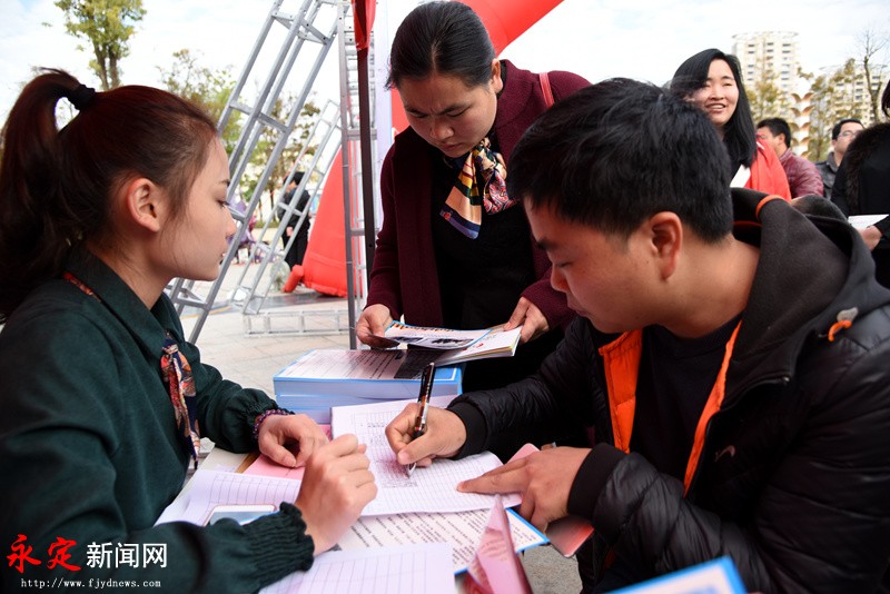 在生活,社保,技能培训和企业员工子女就学以及住房等方面给予补助,以