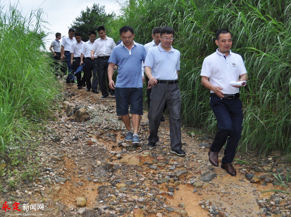 市人大常委会副主任邓振春到永定调研扶贫工作